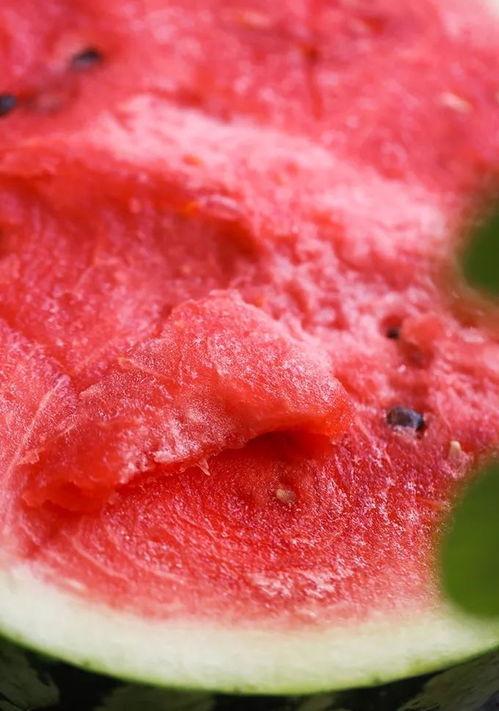 杭州吃瓜大爷,街头文化新风尚